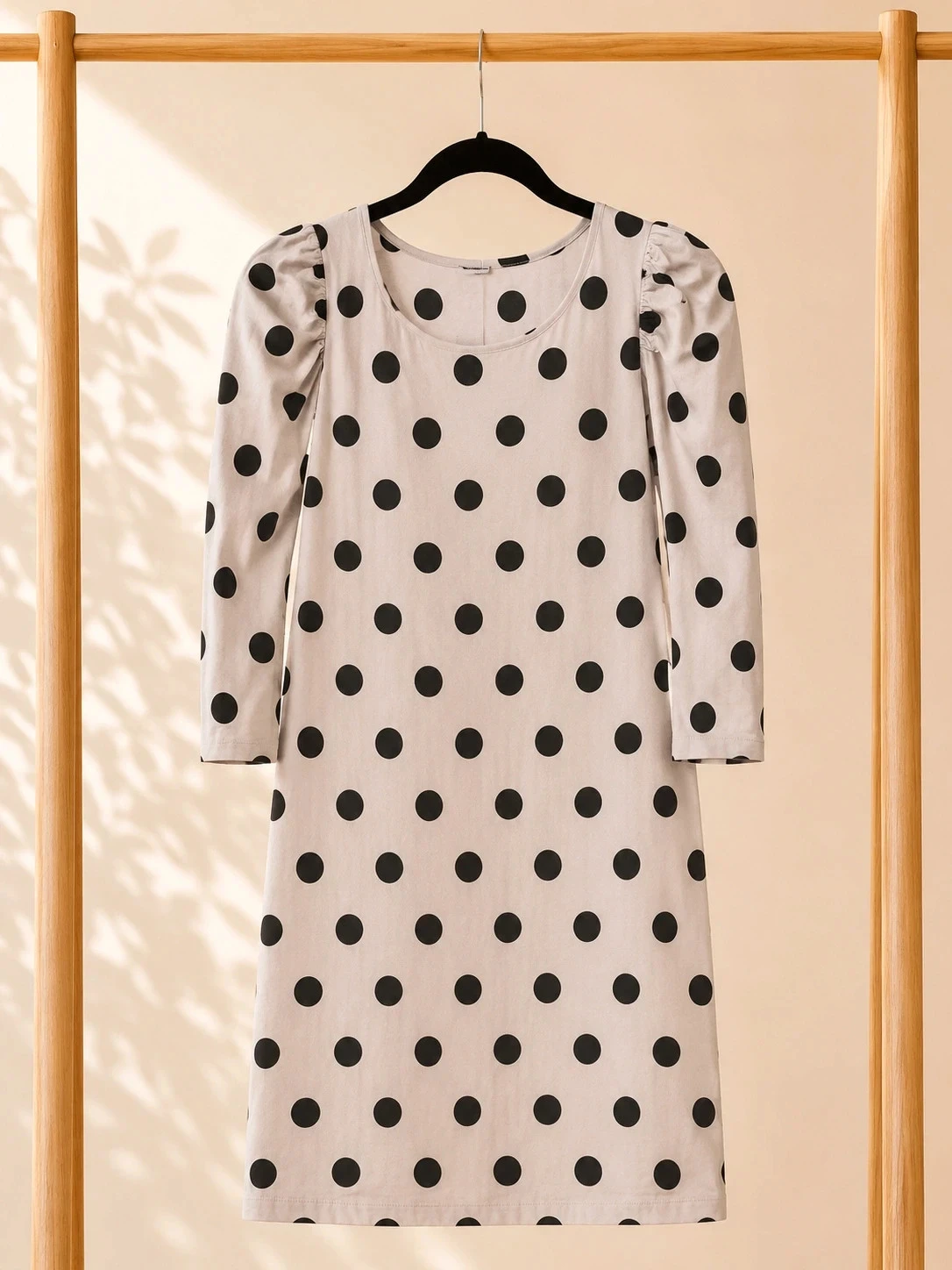 Vestido branco com bolinhas pretas mangas volumosas – Tamanho 40 – photo 2